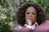 Naočale koje je nosila Oprah tokom intervjua s Harijem i Megan postale hit