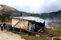 Izgorjele barake porodice poginulog borca i udovice ratnog invalida