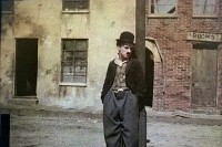 Чарли Чаплин симбол филма, рођен је на данашњи дан 1889. године