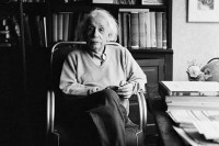 Алберт Aјнштајн - творац теорије релативитета