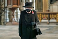 Шта је краљица Елизабета носила у торби током сахране