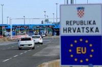 Troje Slovenaca pokušalo da uđe u Hrvatsku s lažnim testovima