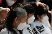 Студенти обријали главе због одлуке Јапана да воду из Фукушиме испусти у море