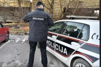 Krali automobil pa pustili psa na patrolu, policajac morao da puca