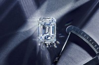 Руски дијамант “Алроса спектакл” на аукцији 12. маја