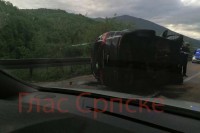 Prevrnuo se automobil na putu Banjaluka-Jajce