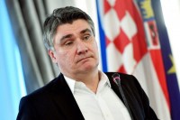 Milanović u Petrinji: Tužni utisci, obnova ide sporo