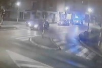 Policija objavila snimke privođenja Trebinjca: "Službenici nisu lupali po haubi auta" VIDEO