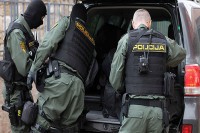 Ухапшен двојац из Посушја у акцији “Колибрић 21”: Одбацио дрогу током полицијског претреса