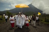 Становништво Гватемале молитвама покушава да заустави вулканске активности Пакајe