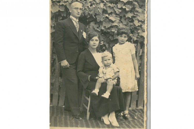 Бошко и Јелена Бањанин са дјецом Надом и Зораном