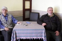 Срби у Гњилану - живот у импровизованој кафани