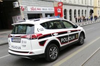 Automobilom bježao policiji, pa završio u dvorištu kuće na Stupu