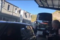 Kosovska policija na Jarinju zaustavila dva srpska autobusa