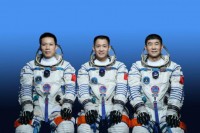 Кинески астронаути стигли на станицу