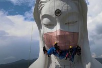 I budistička boginja nosi zaštitnu masku zbog Kovida-19