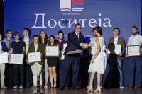 Vučić uručio stipendije “Dositeja” najboljim studentima Beogradskog univerziteta