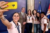 Vučić zahvalio košarkašicama što su donijele medalju na Vidovdan