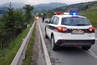 Automobil sletio s kolovoza kod Gračanice, vozač poginuo