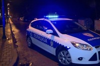 Masovna tuča na gradskom trgu u Tesliću,povrijeđene dvije osobe i policajac