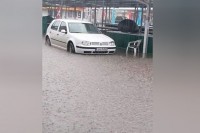 Jaka kiša praćena grmljavinom pogodila je Modriču i okolinu i izazvalo poplavu na gradskim ulicama