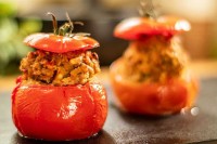Sočni punjeni paradajz: Fini ručak bez previše muke