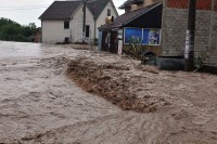 Obilne padavine i nevrijeme pogodile i KiM, najteže u Gnjilanu