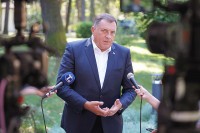 Dodik: Dobra odluka za besplatne udžbenike u Banjaluci, nadam se da će i porodilje što prije dobiti svoj novac