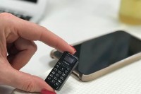 Најмањи телефон на свијету – величине палца ВИДЕО