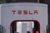 Tesla plaća 1,5 milona dolara za manji kapacitet baterije