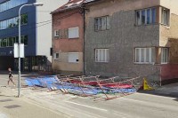 Snažan vjetar srušio skelu u Banjaluci