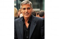 Џорџ Клуни  помаже људима погођеним поплавама у Италији