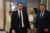 Vučić sa rukovodstvom RS sutra u podne