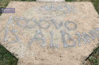 U Prilepcu kod Raniluga ispisani grafiti sa simbolima tzv. OVK