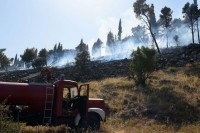 Gori na Malom brdu u Podgorici, vatra prijeti kućama