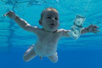 Беба с омота албума "Nevermind" тужи Нирвану због дјечије порнографије