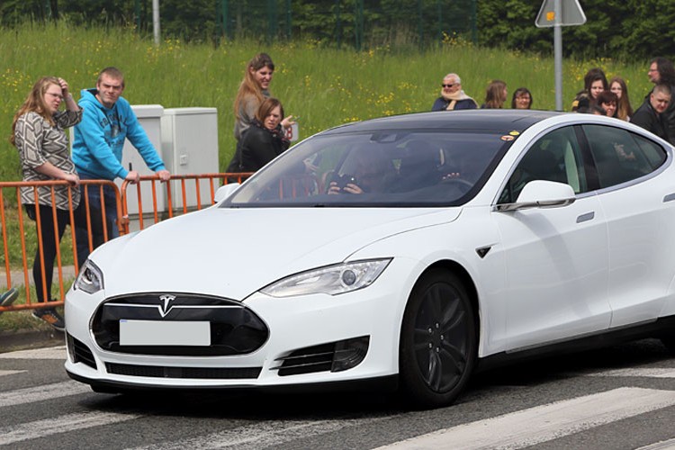 Tesla Model S u gradskoj vožnji