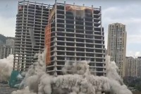 У Кини истовремено срушено 15 небодера