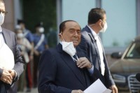 Берлускони напустио болницу