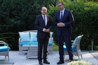 Vučić Šmitu: Narodi u BiH bi trebalo da odlučuju uz što manje pritisaka i mešanja sa strane