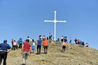 Trava iva na Ozren izmamila stotine ljudi iz svih dijelova Srpske FOTO