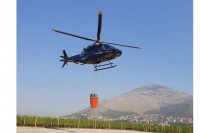 Helikopter Helikopterskog servisa Srpske gasi požar u okolini Trebinja