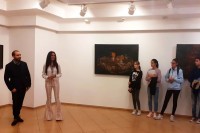 Приједор: Отворена изложба два аутора под називом “Приче путника”