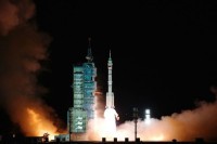 Лансирана кинеска ракета са троје астронаута