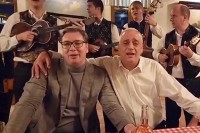 Vučić objavio snimak iz vinarije, zapjevao “Tamo daleko” VIDEO