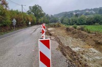 Obustava saobraćaja u Motikama zbog klizišta