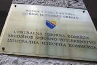 Независни кандидат из Братунца ЦИК-у поднио обрасце са потписима умрлих особа