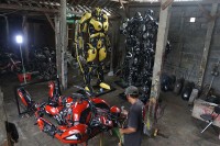У Индонезији од старих мотоцикала праве роботе за Кинезе и Нијемце