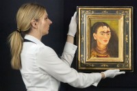 Ауто-портрет Фриде Кало продат за 35 милиона долара