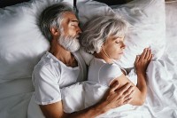 Како ви и ваш партнер спавате: Ове позе откривају да ли се и колико волите